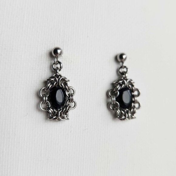 Vintage Victorian gothic style black onyx and intricate silver earrings - Picture 7 of 7